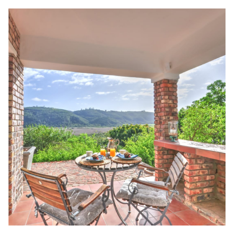 Red door Cottage breakfast outside