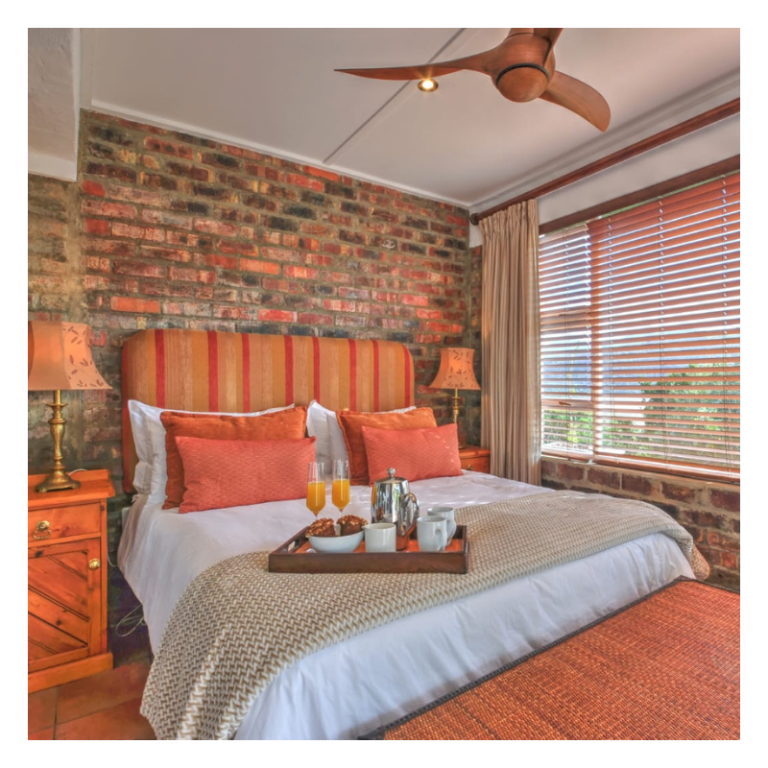 Red door cottage Queen size bed