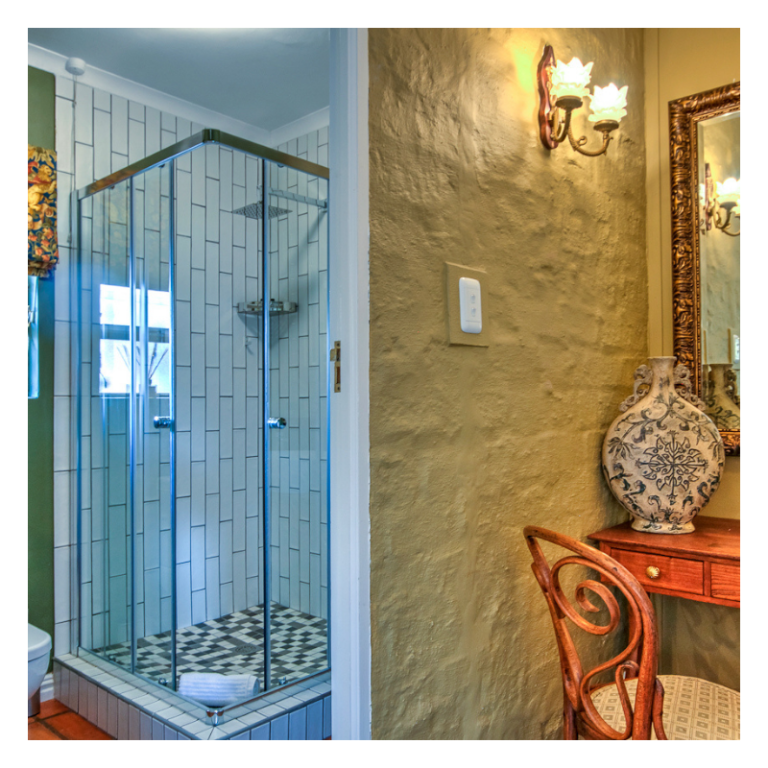 Red door cottage bathroom